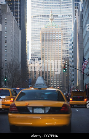 Taxis fahren auf Stadt Straße Stockfoto