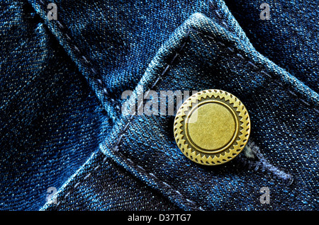 Jeans mit Details der Messing-Taste und Nähte Stockfoto