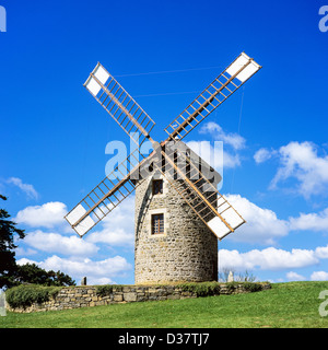 Windmühle „St Michel“ aus dem 17. Jahrhundert Saint-Quay-Portrieux Bretagne Frankreich Europa Stockfoto