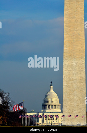 Washington Monument mit US-Kapitol-Gebäudes im Hintergrund Stockfoto