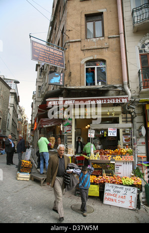 Istanbul, Türkei, einer Straße im Stadtteil Galata Stockfoto