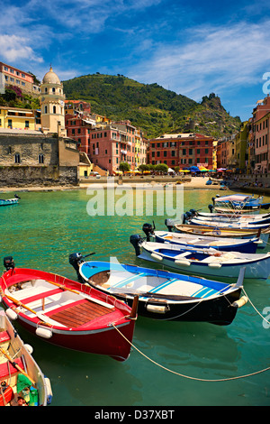 Foto von der Fischerei Hafen von Manarola, Nationalpark Cinque Terre, Ligurien, Italien Stockfoto