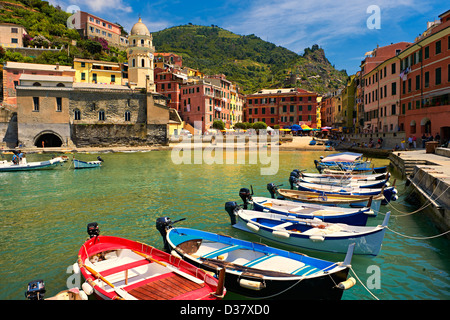 Foto von der Fischerei Hafen von Manarola, Nationalpark Cinque Terre, Ligurien, Italien Stockfoto