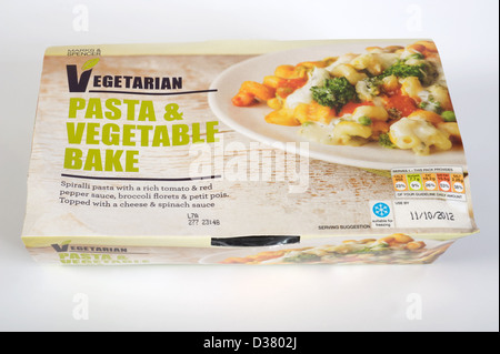 Marks & Spencer vegetarische Pasta und Gemüse Backen Stockfoto
