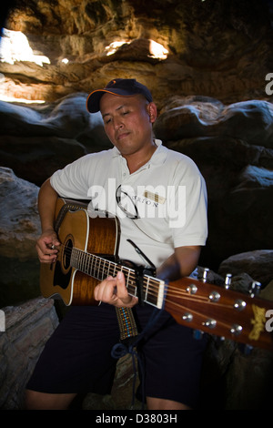 Unterhaltung bei einem Besuch in "Alladin Höhle" Bigge Insel, Western Australia Stockfoto