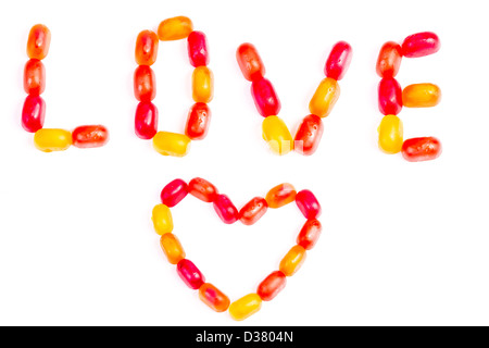 Bunte Gelee Bonbon Liebe beachten Sie isoliert auf weiss Stockfoto