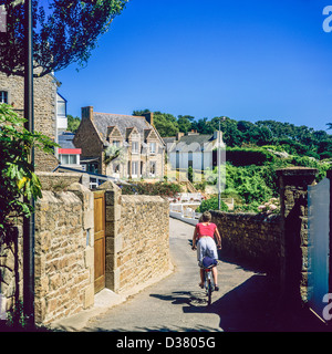 Frau in Spur "Bréhat" Radfahren Insel Brittany France Stockfoto
