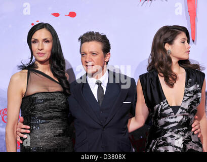 Famke Janssen, Jeremy Renner und Gemma Arterton (von links nach rechts) stellen in der ARTE-Empfang an der Kunstakademie in Berlin, Deutschland am 12. Februar 2013 bei der 63. Filmfestspiele Berlinale. Stockfoto