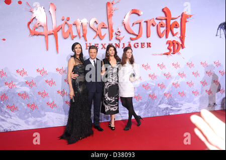 Famke Janssen, Jeremy Renner, Gemma Arterton und Pihla Vitala (von links nach rechts) stellen in der ARTE-Empfang an der Kunstakademie in Berlin, Deutschland am 12. Februar 2013 bei der 63. Filmfestspiele Berlinale. Stockfoto