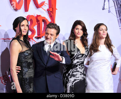 Famke Janssen, Jeremy Renner, Gemma Arterton und Pihla Vitala (von links nach rechts) stellen in der ARTE-Empfang an der Kunstakademie in Berlin, Deutschland am 12. Februar 2013 bei der 63. Filmfestspiele Berlinale. Stockfoto