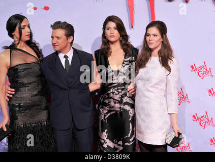 Famke Janssen, Jeremy Renner, Gemma Arterton und Pihla Vitala (von links nach rechts) stellen in der ARTE-Empfang an der Kunstakademie in Berlin, Deutschland am 12. Februar 2013 bei der 63. Filmfestspiele Berlinale. Stockfoto