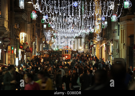 Istanbul, Türkei, der lebendigen Fußgängerzone Istiklal Caddesi in Beyoğlu Stockfoto