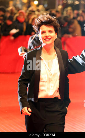 Französische Schauspielerin Juliette Binoche kommt für die Premiere des Films "Camille Claudel 1915" während der 63. jährlichen internationalen Filmfestspiele Berlin, in Berlin, Deutschland, 12. Februar 2013. Der Film wird im Wettbewerb der Berlinale präsentiert. Foto: Kay Nietfeld/dpa Stockfoto