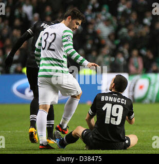 Glasgow, Schottland. 12. Februar 2013.   Tony Watt macht seinen Standpunkt zu Leonardo Bonucci in der Champions League Spiel zwischen Celtic und Juventus von Celtic Park. Bildnachweis: Aktion Plus Sportbilder / Alamy Live News Stockfoto