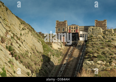 Osthügel Eisenbahn oder Osthügel heben eine Standseilbahn in der Altstadt, Hastings. Der steilste im Vereinigten Königreich. Stockfoto