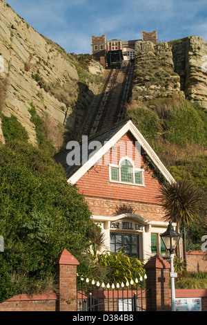 Osthügel Eisenbahn oder Osthügel heben eine Standseilbahn in der Altstadt, Hastings. Der steilste im Vereinigten Königreich. Stockfoto