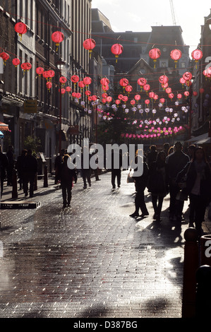 Chinatown in London während des chinesischen Neujahrs während einer typischen britischen regnerischen Tag. Stockfoto