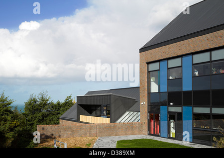Les Beaucamps Mittelschule Guernsey, Castel, Vereinigtes Königreich. Architekt: Design Motor Architekten AG, 2012. Teilansicht des Stockfoto