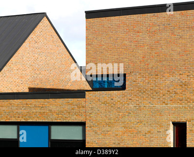 Les Beaucamps Mittelschule Guernsey, Castel, Vereinigtes Königreich. Architekt: Design Motor Architekten AG, 2012. Mauerwerk-Fassade Stockfoto
