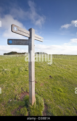 Ein Schild darauf hin alle Punkte des Interesses auf der South Downs in East Sussex. Stockfoto