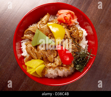 Schweinefleisch-Scheibe mit Reis und Gemüse Stockfoto