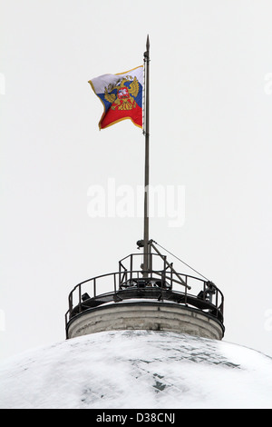 Russischen Föderation Flagge über der Kuppel des Gebäudes Senat. Kreml, Roter Platz, Moskau, Russland. Stockfoto