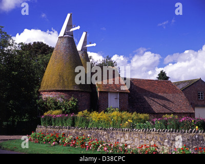 Typische Seeregenpfeifer Oast House, Nr. Smarden, Kent, England Stockfoto