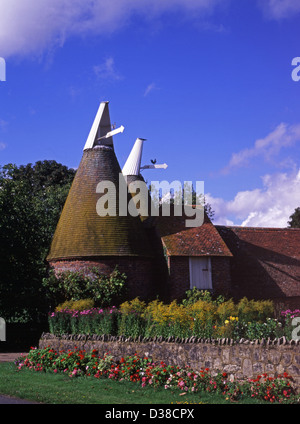 Typische Seeregenpfeifer Oast House, Nr. Smarden, Kent, England Stockfoto