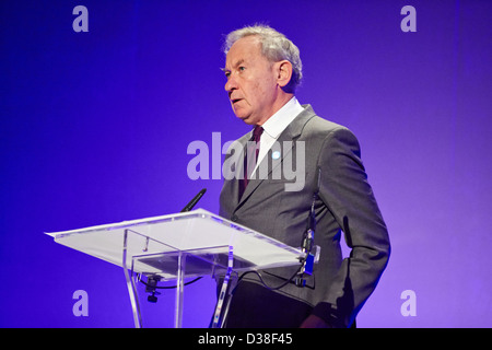 Historiker Simon Schama (im Bild) spricht auf der Holocaust Memorial Day 2013 UK Gedenken-Veranstaltung in London Stockfoto