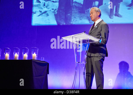 Historiker Simon Schama (im Bild) spricht auf der Holocaust Memorial Day 2013 UK Gedenken-Veranstaltung in London Stockfoto