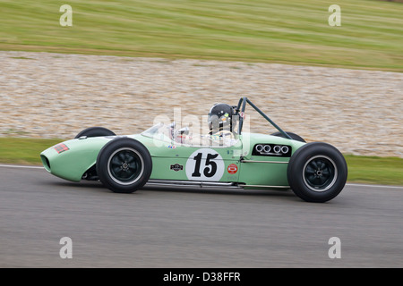 1961 Lotus-Climax 18 mit Fahrer Rudolf Ernst während der Richmond & Gordon Trophy Rennen. 2012-Goodwood Revival, Sussex, UK. Stockfoto