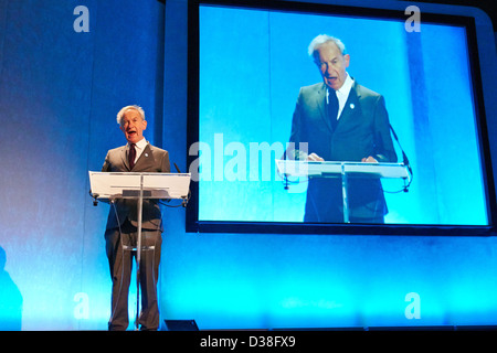 Historiker Simon Schama (im Bild) spricht auf der Holocaust Memorial Day 2013 UK Gedenken-Veranstaltung in London Stockfoto