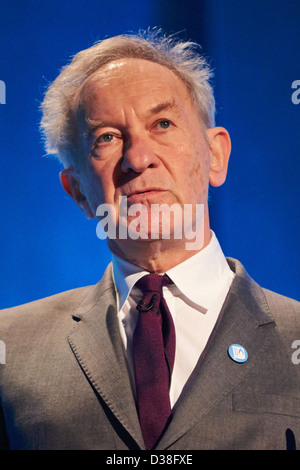 Historiker Simon Schama (im Bild) spricht auf der Holocaust Memorial Day 2013 UK Gedenken-Veranstaltung in London Stockfoto