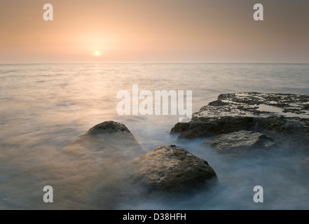 Nebel überrollen Felsformationen Stockfoto