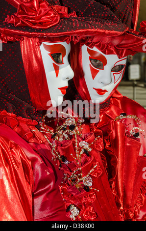 Maskierte Person auf der Venedig Karneval 2013 Stockfoto