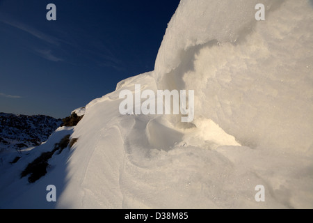 Schnee und Schnee driftet in den Pennines, West Yorkshire in der Nähe von Holmfirth Stockfoto