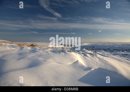 Schnee und Schnee driftet in den Pennines, West Yorkshire in der Nähe von Holmfirth Stockfoto