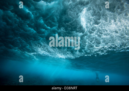 Unterwasser-Blick von Wellen Stockfoto