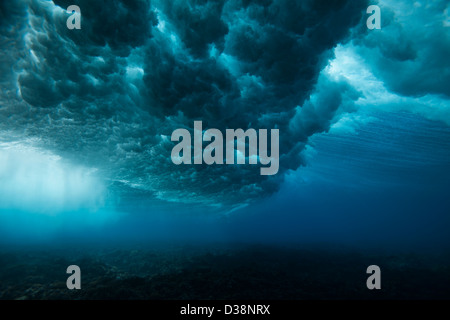 Unterwasser-Blick von Wellen Stockfoto