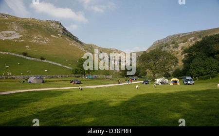 Gordale Campingplatz, Gordale Narbe in der Nähe von Malham Stockfoto