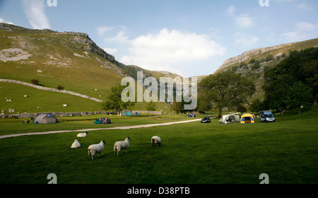 Gordale Campingplatz, Gordale Narbe in der Nähe von Malham Stockfoto