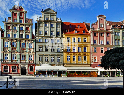 Fassaden der alten historischen Mietshäusern am Rynek (Marktplatz) in Wroclaw (Breslau), Polen Stockfoto