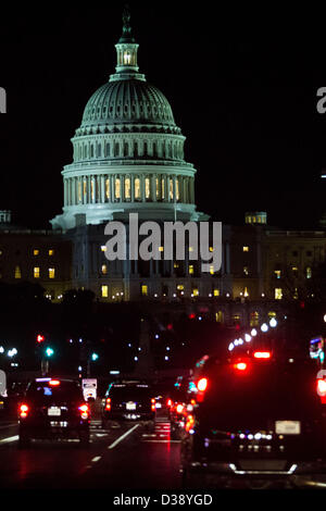 12. Februar 2013 - Washington, DC, USA - Präsident Barack Obama Motorcade macht es Weg auf der Pennsylvania Avenue in Richtung das Kapitol in Washington, DC am 12. Februar 2013. Der Präsident seine Rede zur Lage der Union geliefert Dienstag Abend. (Bild Kredit: Kredit: Drew Angerer/Pool/Cnp/Prensa Internacional/ZUMAPRESS.com/Alamy live-Nachrichten) Stockfoto