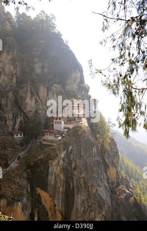 Der Berg bekannt als Tiger Nest oder Taktsang Lhakhang in Bhutan, Kloster thront mehrere tausend Füße hoch auf dem Berg