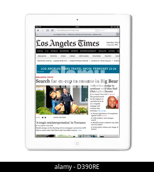 Lesen Sie die Online-Ausgabe von der Los Angeles Times auf ein 4. Generation Apple iPad, USA Stockfoto