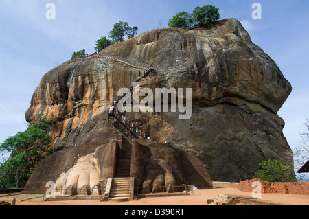 Löwentor und Treppe zum Gipfel, Sigiriya (Lion Rock), Sri Lanka Stockfoto