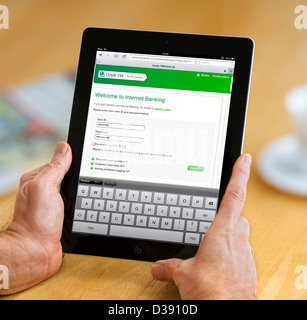 Lloyds TSB online-Banking auf eine 4. Generation Apple iPad Tablet-Computer, UK Stockfoto