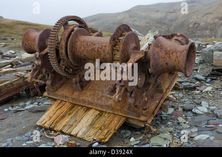 Verrostete Reste der Winde, Valrossbukta, Bäreninsel (Bjørnøya), Spitzbergen, Norwegen Stockfoto