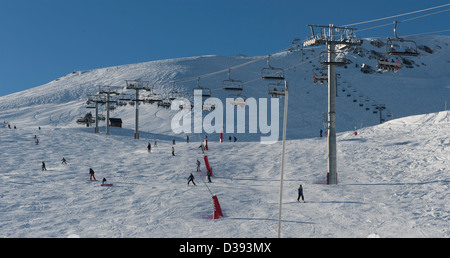 Sesselbahn im Skigebiet Saint-Lary 1700 bei Saint-Lary im Hochgebirge der Pyrenäen Frankreich Stockfoto