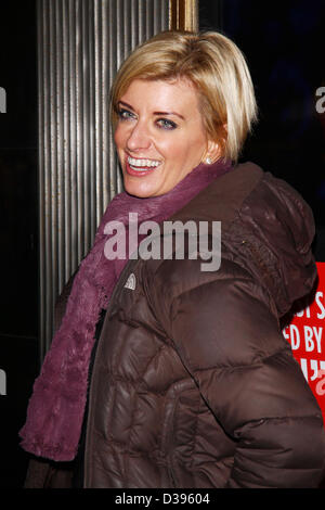 London, UK, 13. Februar 2013: Caroline Feraday kommt für die Let It Be - Gala-Abend im Savoy Theatre, The Strand. Stockfoto